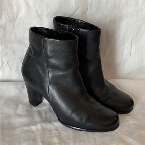 Black leather Ecco booties!